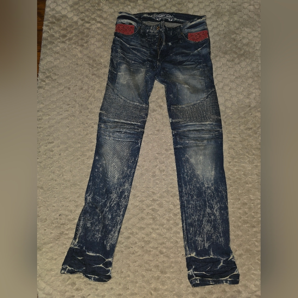 Robin's Jean In Blue with Red Accents - Picture 7 of 9